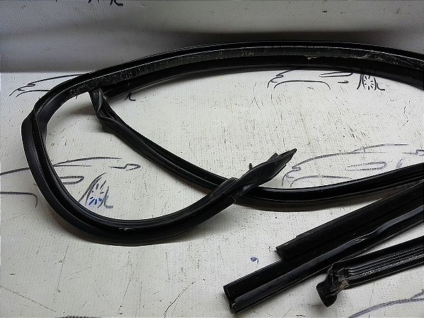 Borracha Contorno Vidro Traseiro Direito T-cross 2020 Tcross