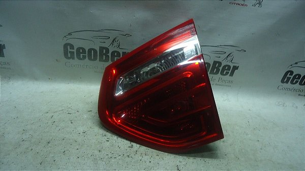Lanterna Tampa Ld Direito Citroen C4 Picasso 13/14 Vermelha