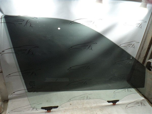 Vidro Da Porta Dianteira Direita Nissan Kicks 19/20