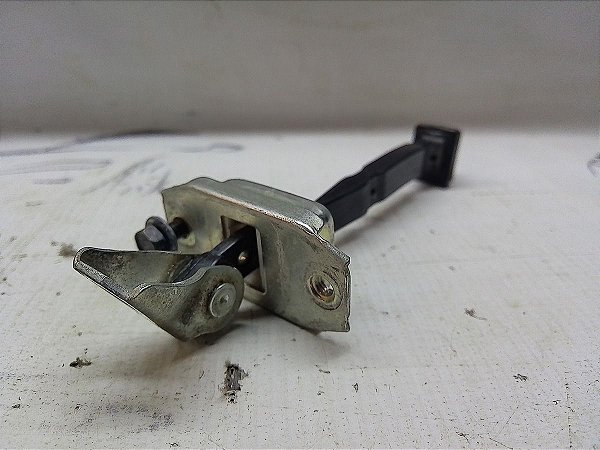 Limitador De Porta Dianteira Direita Nissan Kicks 19/20