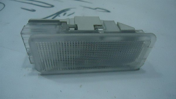 Luz Do Porta Malas Peugeot 2008 15 A 17 Original