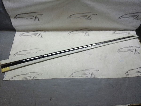Friso Cromado Porta Dianteira Esquerda Toyota Yaris Xls 2020