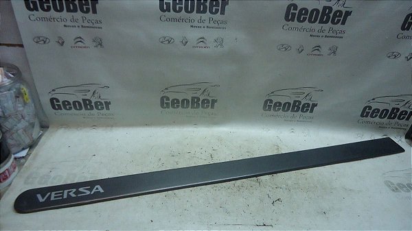 Friso Da Porta Dianteira Esquerda Nissan Versa 12 A 17