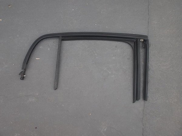 Borracha Contorno Vidro Tras. Dir. Peugeot 208 2021 2022