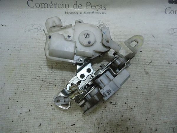 Fechadura Porta Dianteira Direita Toyota Etios 14/14