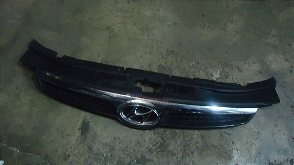 Grade Frontal Superior Com Detalhes Hyundai I30 09/10