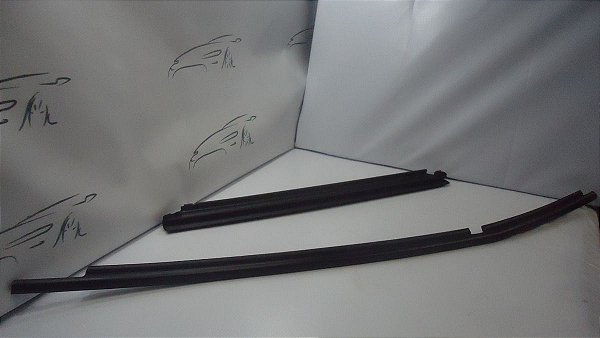 Par De Pestana Traseira Esquerda Toyota Yaris 18/19