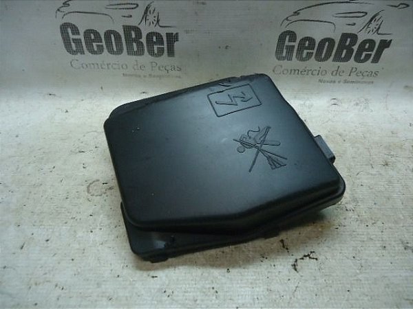 Tampa Caixa De Fusiveis (detalhe) Logan Sandero 17/18 1.6 8v