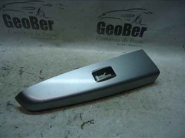 Moldura Do Comando De Vidro Dianteiro Direito  Hilux 12/13