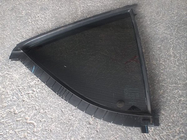 Vidro Vigia Fixo Traseiro Direito Nissan Versa 1.6 16v 19/20