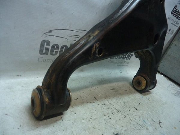 Balança Inferior Com Pivo Dianteira Esquerda Hilux 3.0 12/13