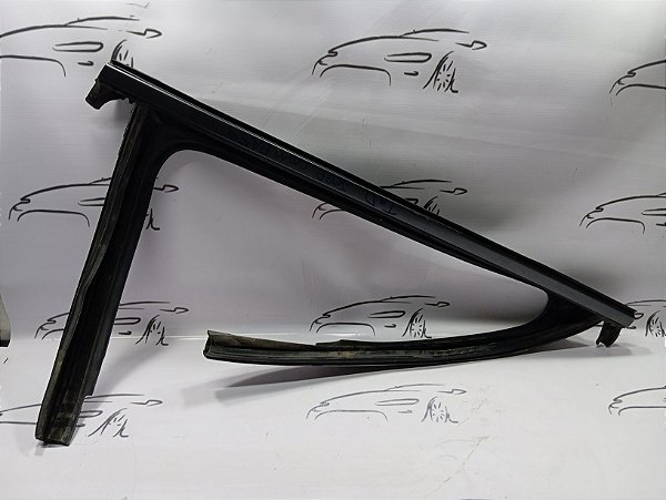 BORRACHA  CONTORNO VIDRO TRASEIRO DIREITO JEEP COMPASS 2021