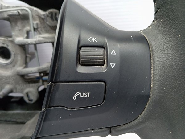 VOLANTE COM MOLDURA CROMADA PEUGEOT 2008 1.6 16V 19A22