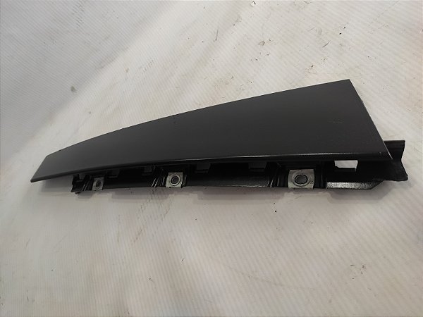 ACABAMENTO EXTERNO COLUNA PORTA DIANT ESQ PEUGEOT 2008 18/19