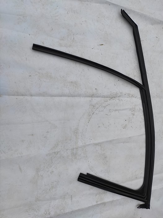 BORRACHA CONTORNO VIDRO DIANTEIRO ESQUERD PEUGEOT 2008 18/19