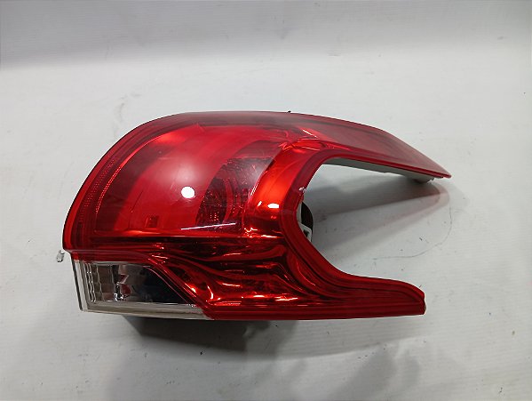 LANTERNA CARROCERIA LADO DIREITO PEUGEOT 2008 1.6 2019-20