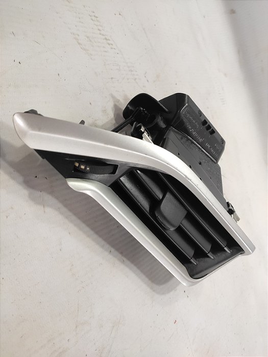 DIFUSOR DE AR LADO DIREITO PAINEL PEUGEOT 2008 18/19