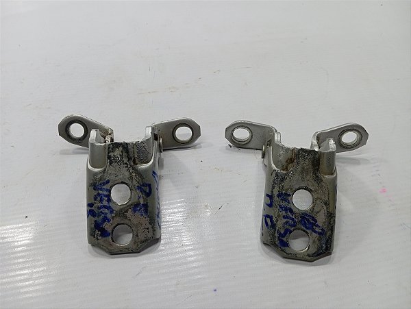 PAR DOBRADIÇAS PORTA DIANTEIRA ESQUERDA NISSAN VERSA 2018