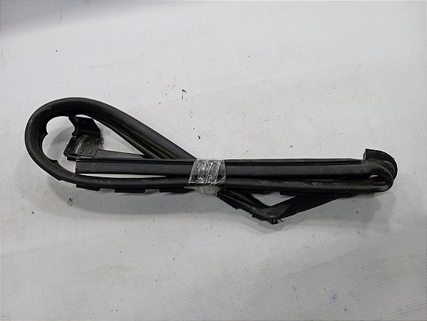 BORRACHA CONTORNO VIDRO DIANTEIRO ESQUERDO NISSAN VERSA 2018