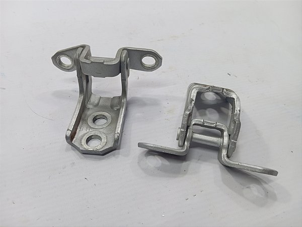 PAR DE DOBRADIÇAS PORTA DIANTEIRA DIREITA NISSAN VERSA 2018