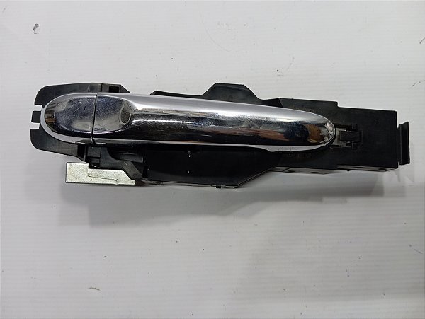 MAÇANETA EXTERNA CROMADA TRASEIRA ESQUERDA NISSAN VERSA 2018