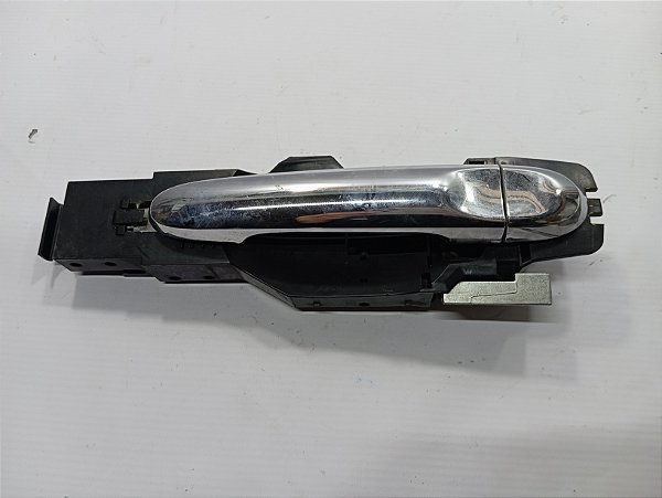 MAÇANETA EXTERNA CROMADA DIANTEIRA DIREITA NISSAN VERSA 2018
