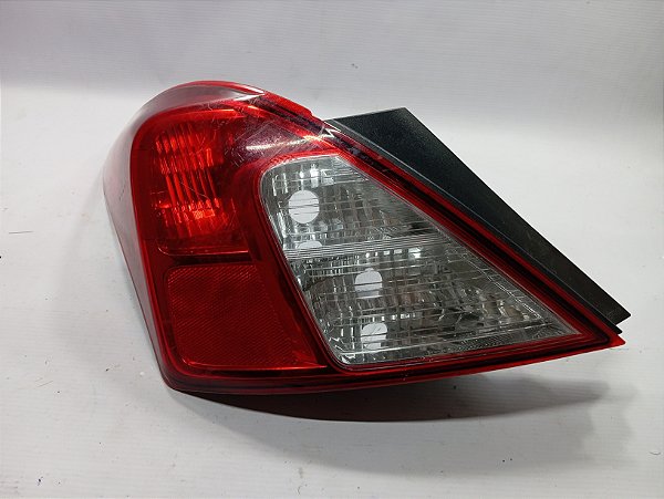 LANTERNA LD ESQUERDO NISSAN VERSA 2018