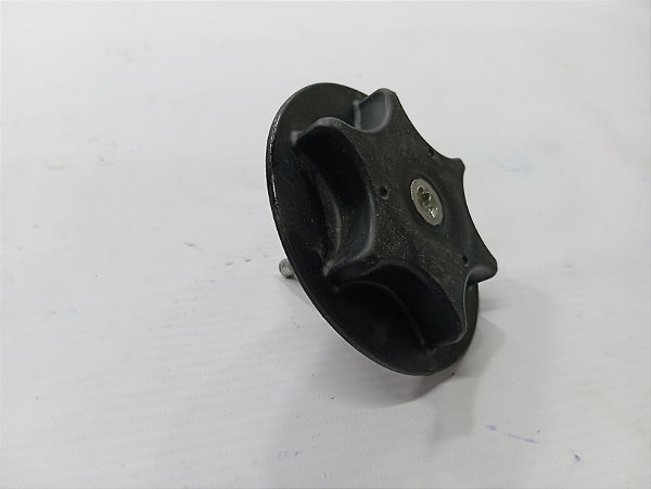 PARAFUSO PORCA SUPORTE STEP ESTEPE NISSAN VERSA 2018 ORIG