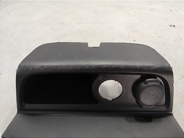 MOLDURA COM PORTA TRECO COM PLUG 12V PEUGEOT 208 1.6 19/20