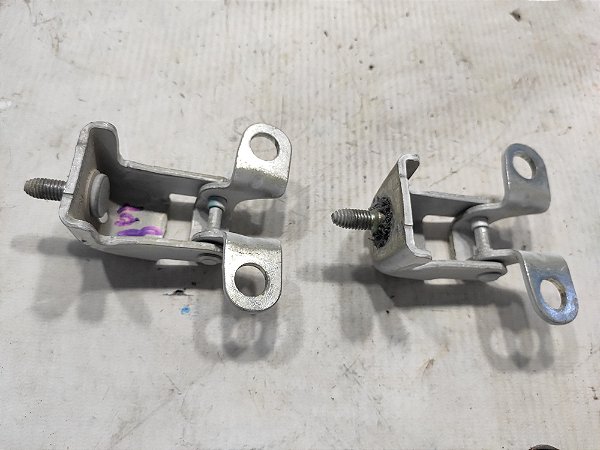 PAR DOBRADIÇA TAMPA TRASEIRA PEUGEOT 208 1.6 AT6 19/20