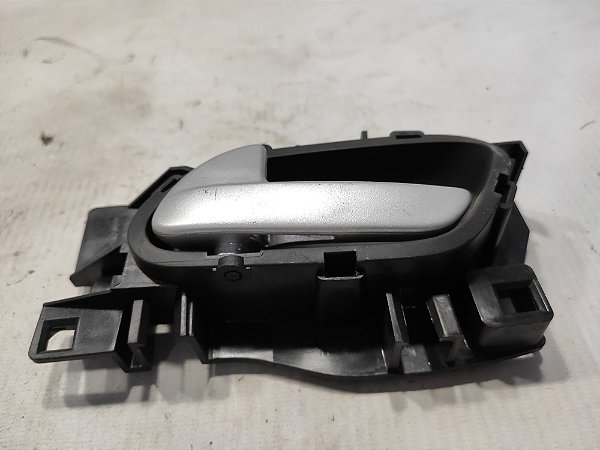 MAÇANETA INTERNA DIANTEIRA ESQUERDA PEUGEOT 208 1.6 19/20