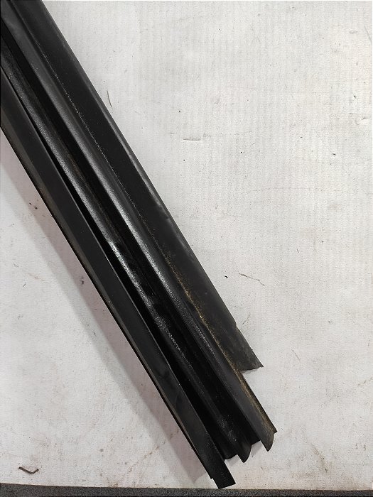 BORRACHA CONTORNO VIDRO DIANTEIRO DIREITO PEUGEOT 208 19/20
