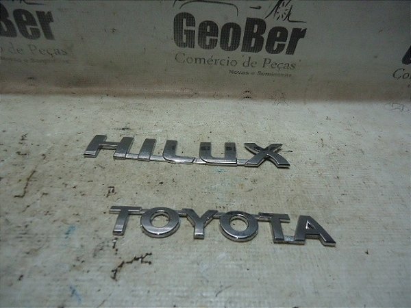 Emblema Tampa Traseira Toyota Hilux 12/13