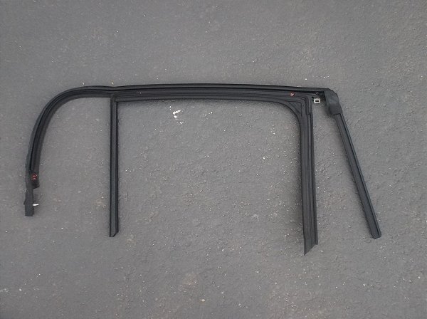Borracha Contorno Vidro Tras. Esq. Peugeot 208 2021 2022