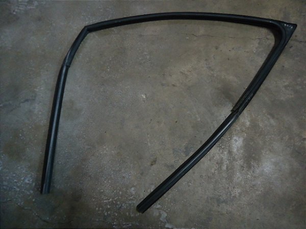 Borracha Contorno Vidro Dianteiro Dir Sandero Stepway 15/16