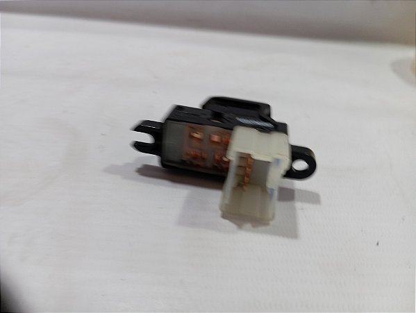 BOTAO COMANDO VIDRO TRASEIRO DIREITO NISSAN VERSA 18/19