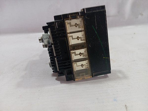 BORN COM FUSIVEIS POSITIVOS DA BATERIA NISSAN VERSA 18/19