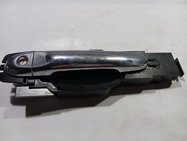 MAÇANETA EXTERNA PORTA DIANTEIRA ESQUERDA NISSAN VERSA 18/19
