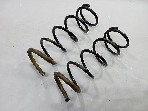PAR MOLAS SUSPENSÃO TRASEIRAS NISSAN VERSA 2018/19 ORIGINAIS