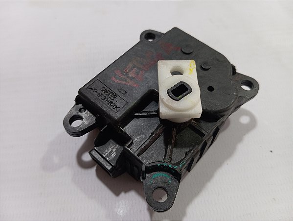 MOTOR DIRECIONADOR AR PAINEL DIFUSORES NISSAN VERSA 18/19