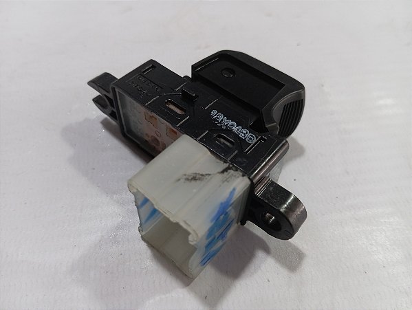 BOTAO COMANDO VIDRO DIANTEIRO DIREITO NISSAN VERSA 18/19