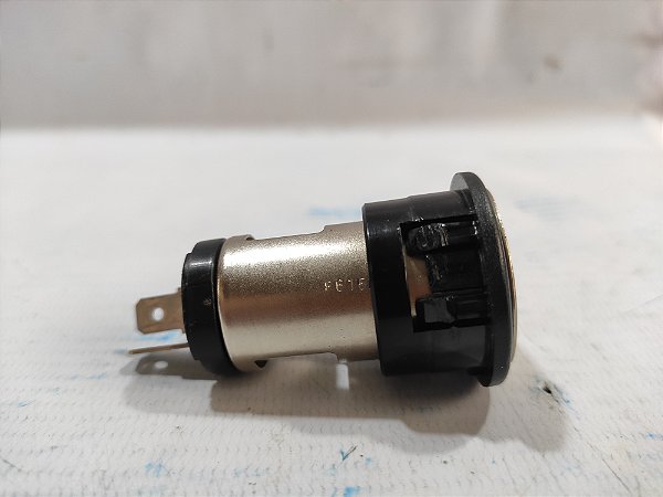PLUG TOMADA 12V CARREGADOR NISSAN MARCH 1.6 2019
