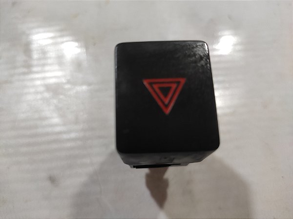 BOTAO DE ALERTA NISSAN MARCH 2019 ORIGINAL
