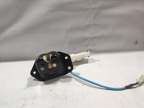 FECHADURA ELETRICA PORTA MALAS NISSAN MARCH 1.6 2019