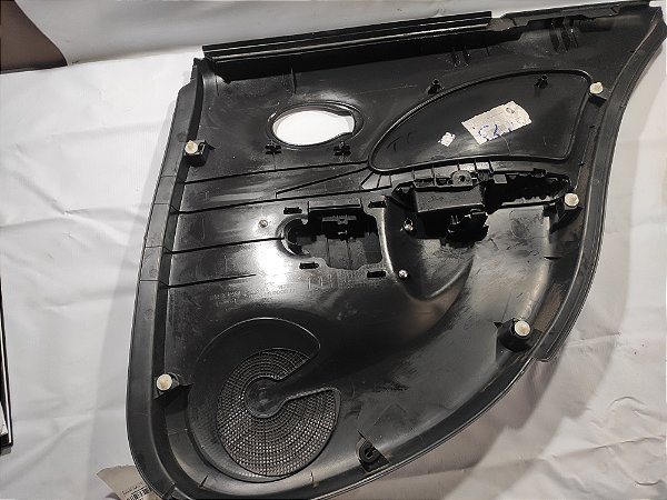 LATERAL FORRO PORTA TRASEIRO ESQUERDO NISSAN MARCH 2019