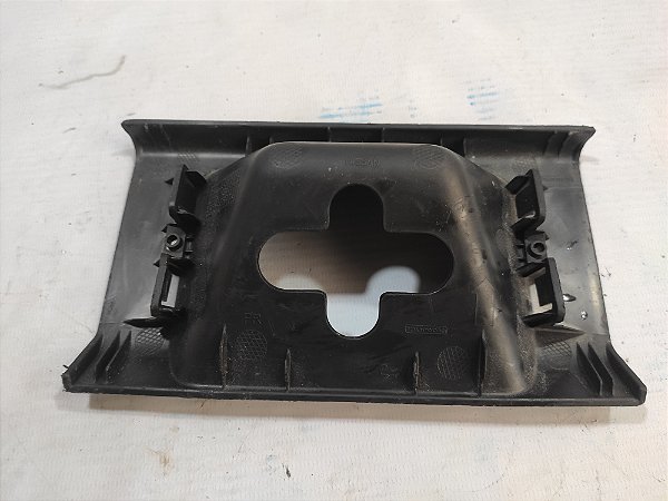 ACABAMENTO TRINCO DO PORTA MALAS NISSAN MARCH 2019