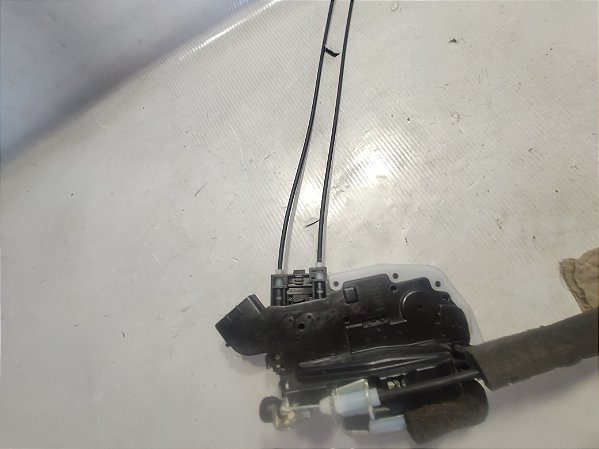 FECHADURA DA PORTA TRASEIRA ESQUERDA NISSAN MARCH 2019