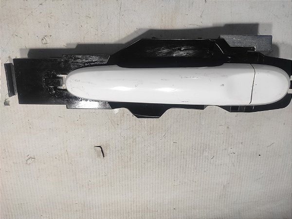 MAÇANETA EXTERNA TRASEIRA ESQUERDA NISSAN MARCH 2019