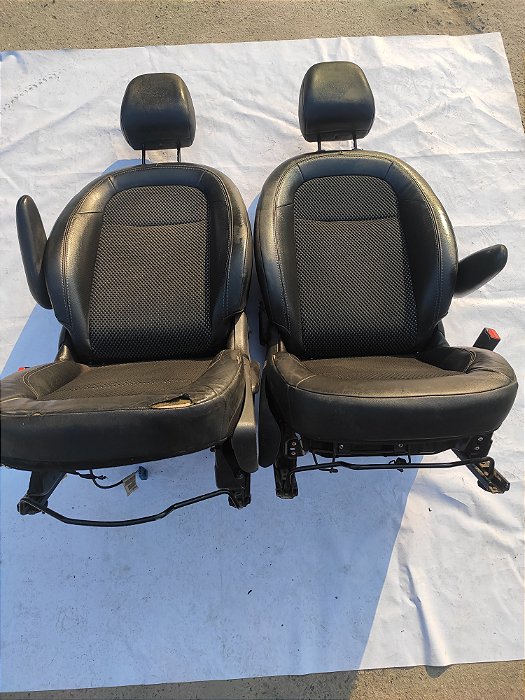 JOGO BANCOs COURO COM DETALHE SEM ENCOSTO TD C3 AIRCROSS