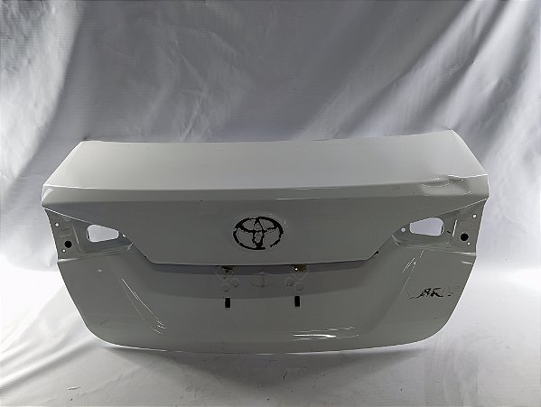 TAMPA TRASEIRA LATARIA COM DETALHE TOYOTA YARIS SEDAN 2023